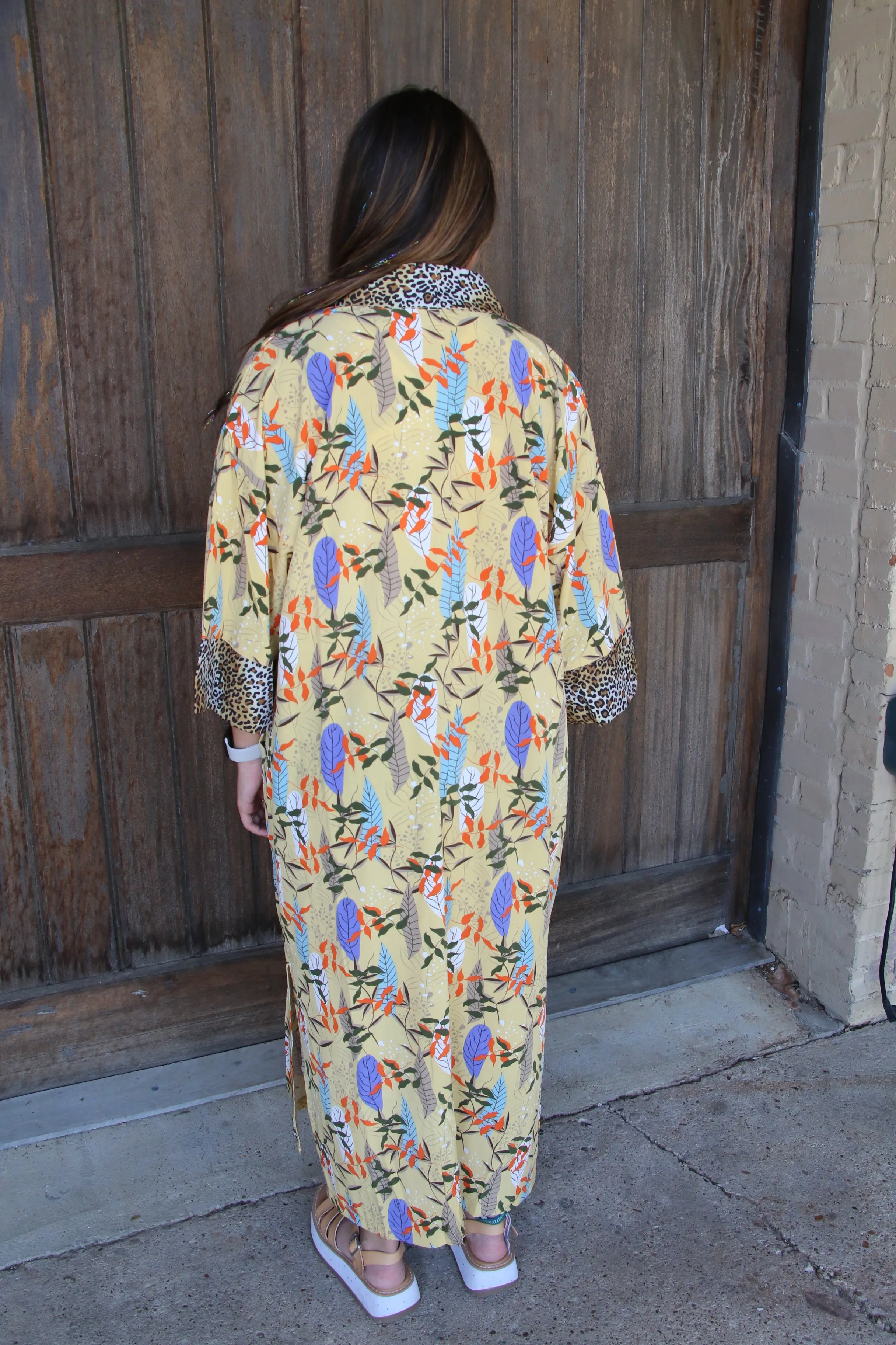 453 MAXI STYLE AND FLORAL PRINT DESIGN WITH ANIMAL PRINT CONTRAST KIMONO