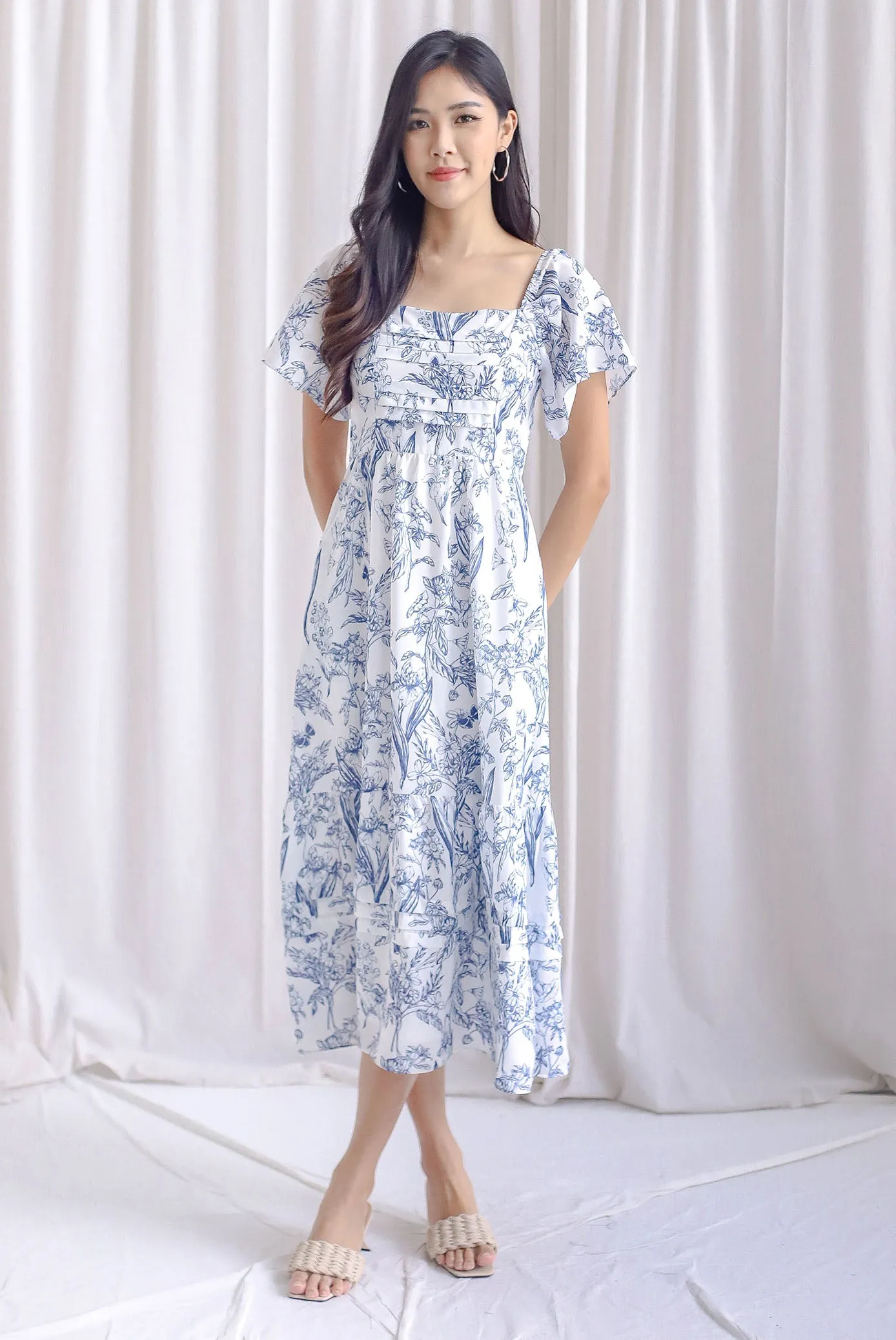 Bevelia Flutter Sleeve Pleated Maxi Dress In Navy Porcelain