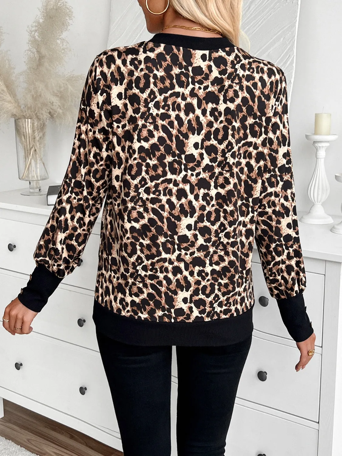 Donna Leopard V-Neck Long Sleeve T-Shirt