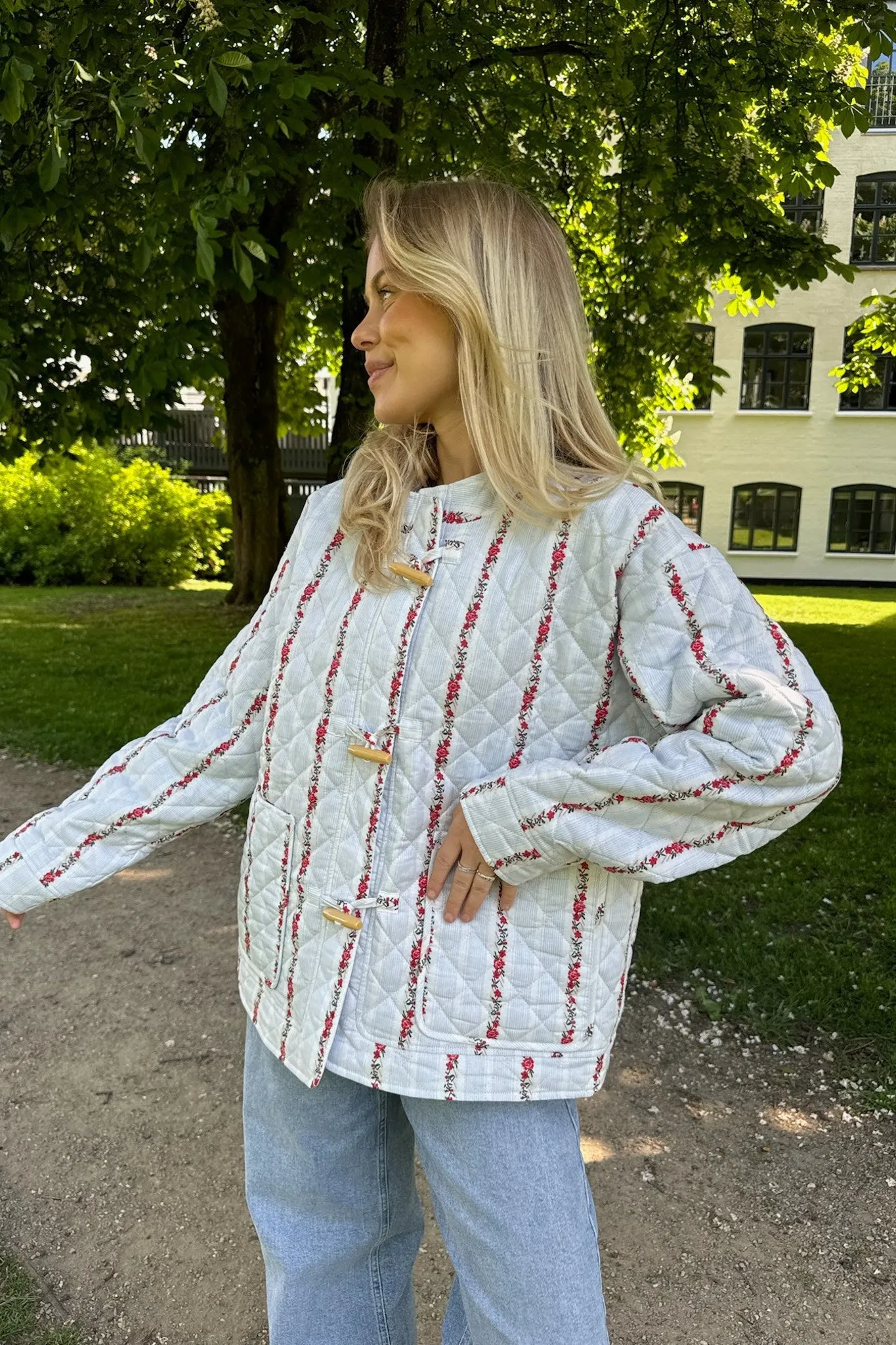 EmmaIC Quilted Jakke - Blå Rød Blomster Striber