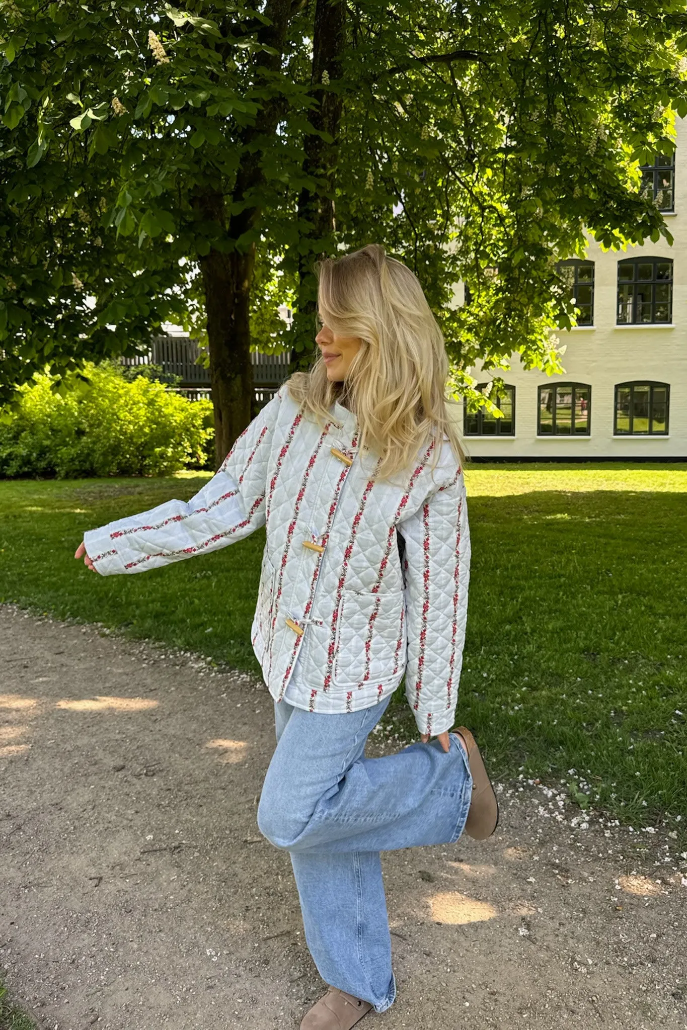 EmmaIC Quilted Jakke - Blå Rød Blomster Striber