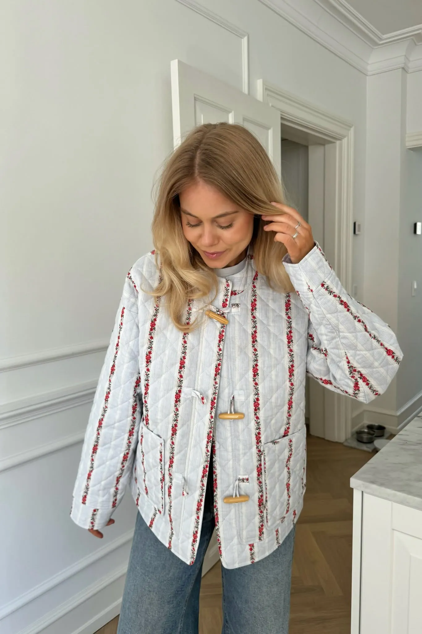 EmmaIC Quilted Jakke - Blå Rød Blomster Striber