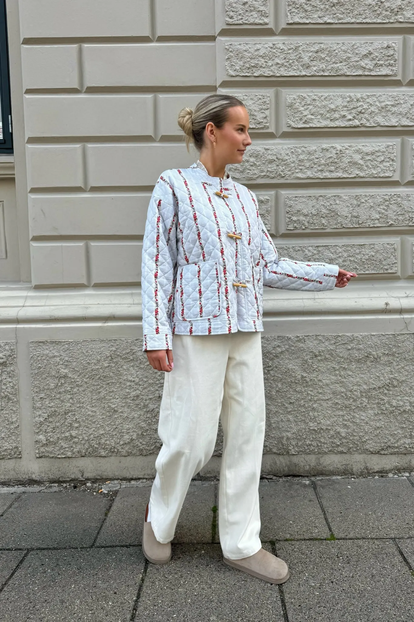 EmmaIC Quilted Jakke - Blå Rød Blomster Striber