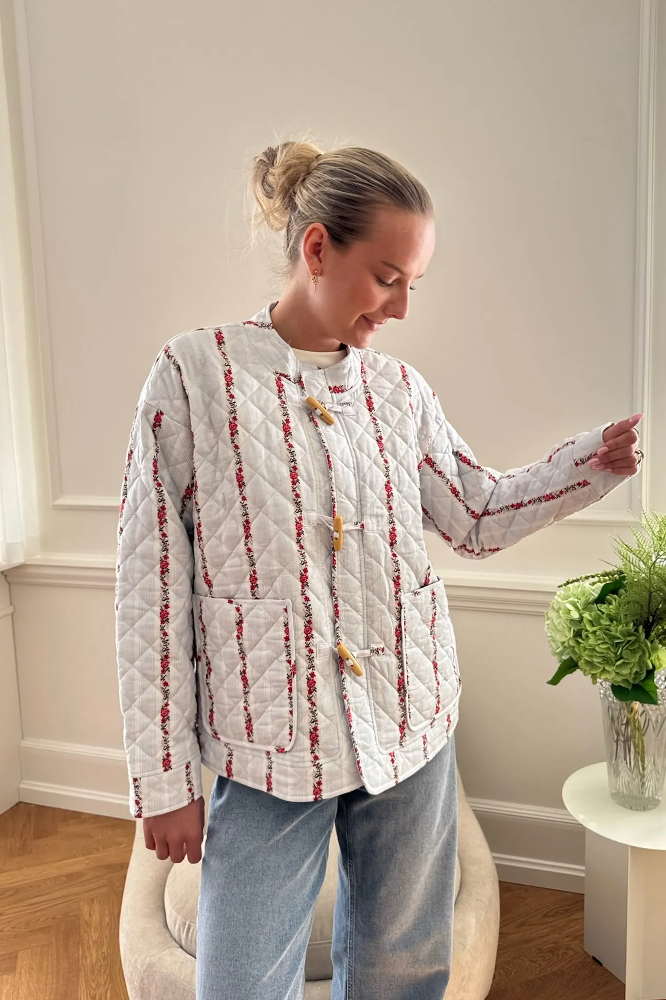 EmmaIC Quilted Jakke - Blå Rød Blomster Striber