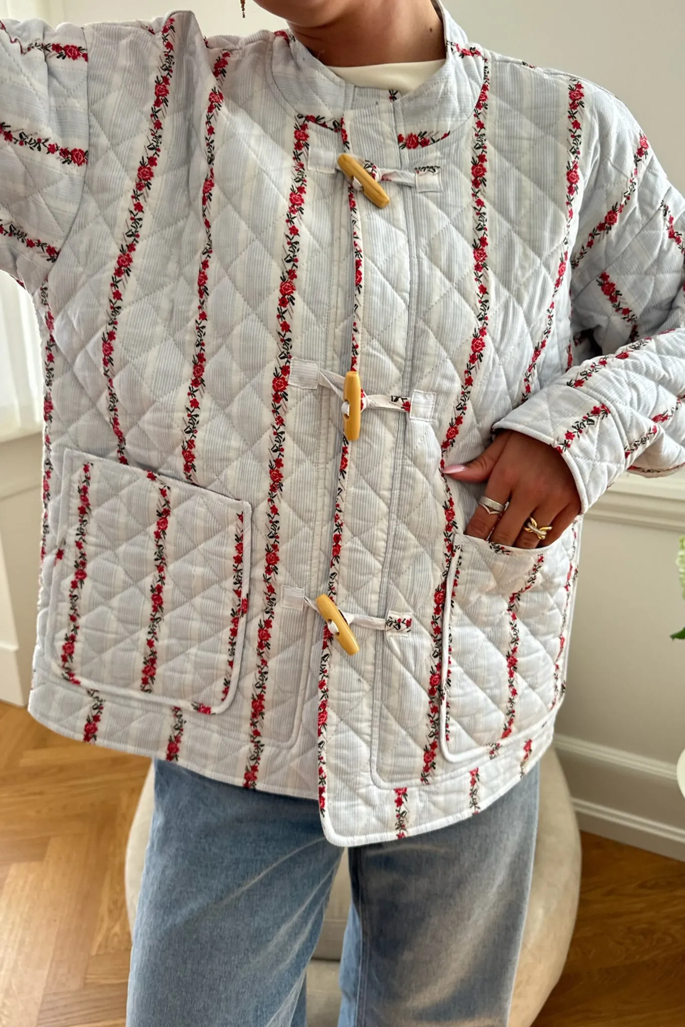 EmmaIC Quilted Jakke - Blå Rød Blomster Striber