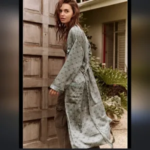 FREE PEOPLE Intimately Oasis House Robe in Stone Combo Size m/l xs/S
