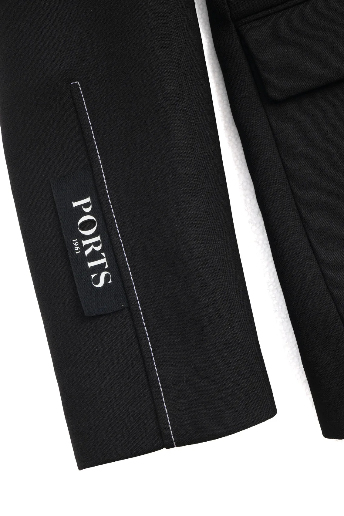 MINIMALIST CUTS BLAZER