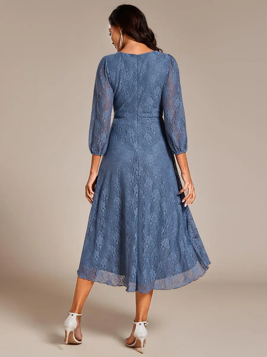 Robe de mariée mi-longue élégante en dentelle à manches longues et coupe trapèze