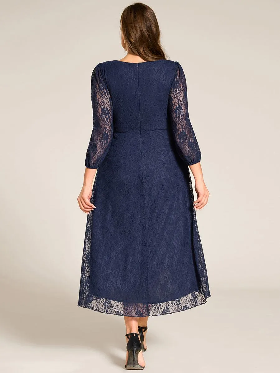 Robe de mariée mi-longue élégante en dentelle à manches longues et coupe trapèze