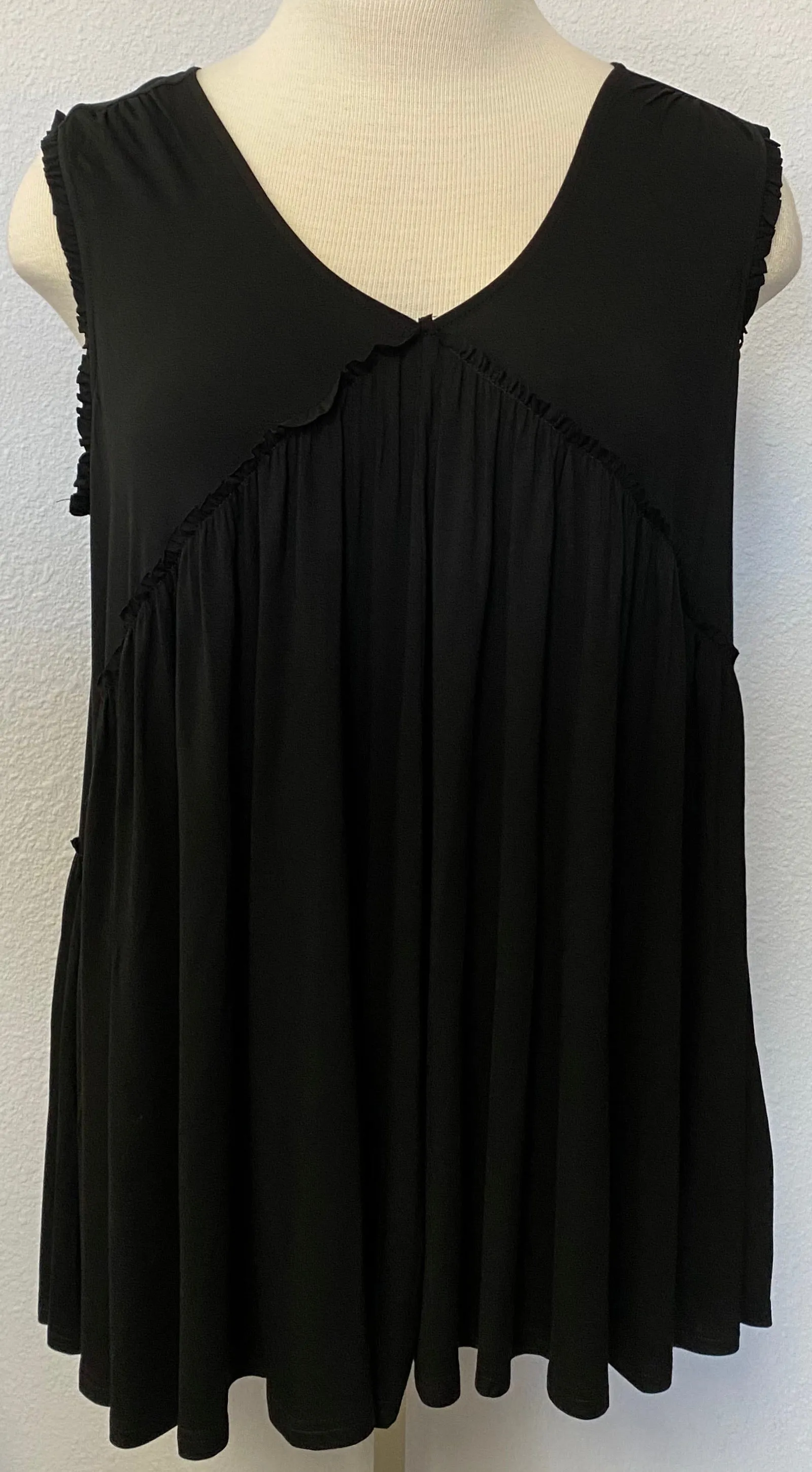 SLEEVELESS V-NECK RUFFLE TOP