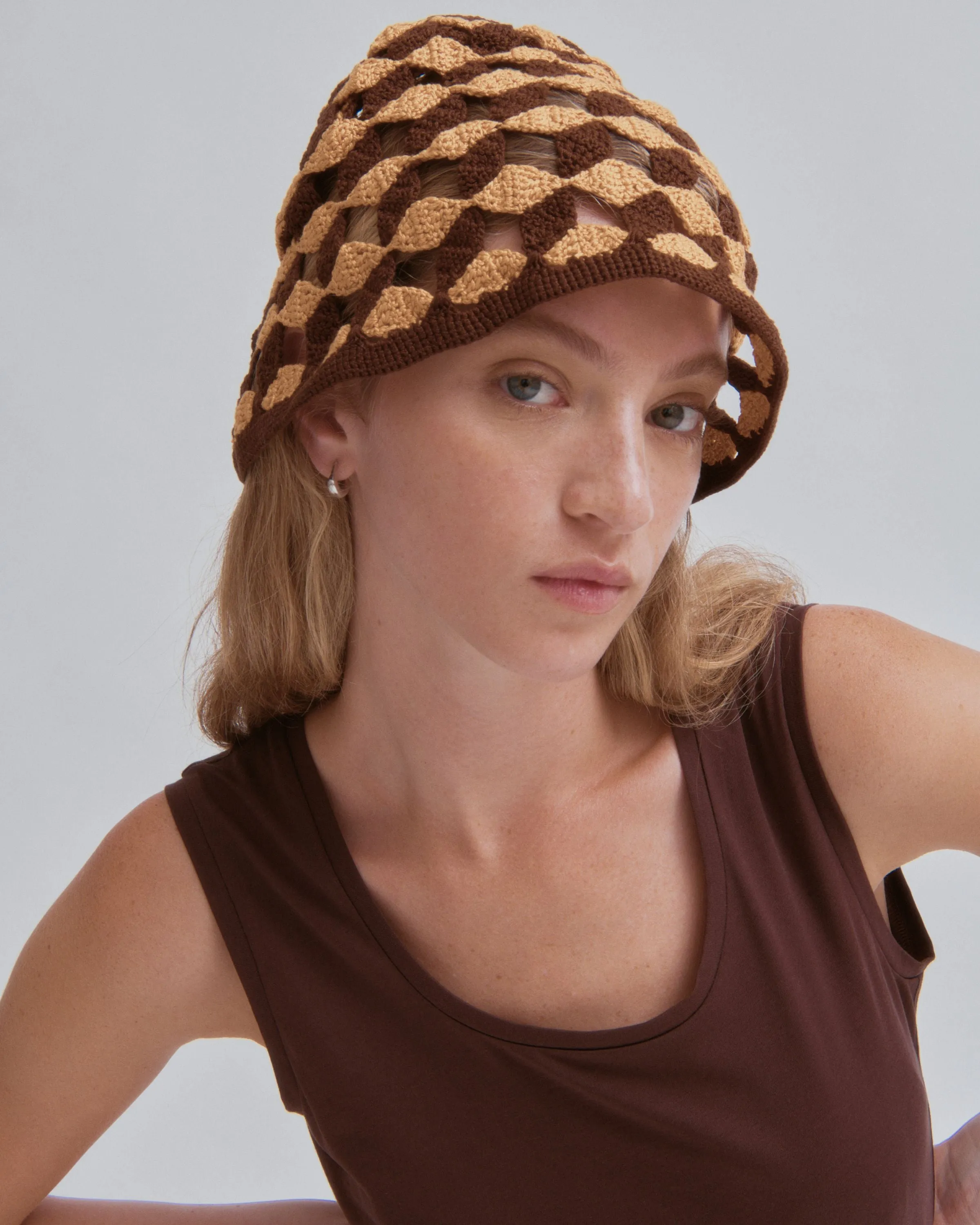 U-NECK JERSEY TANK IN BROWN