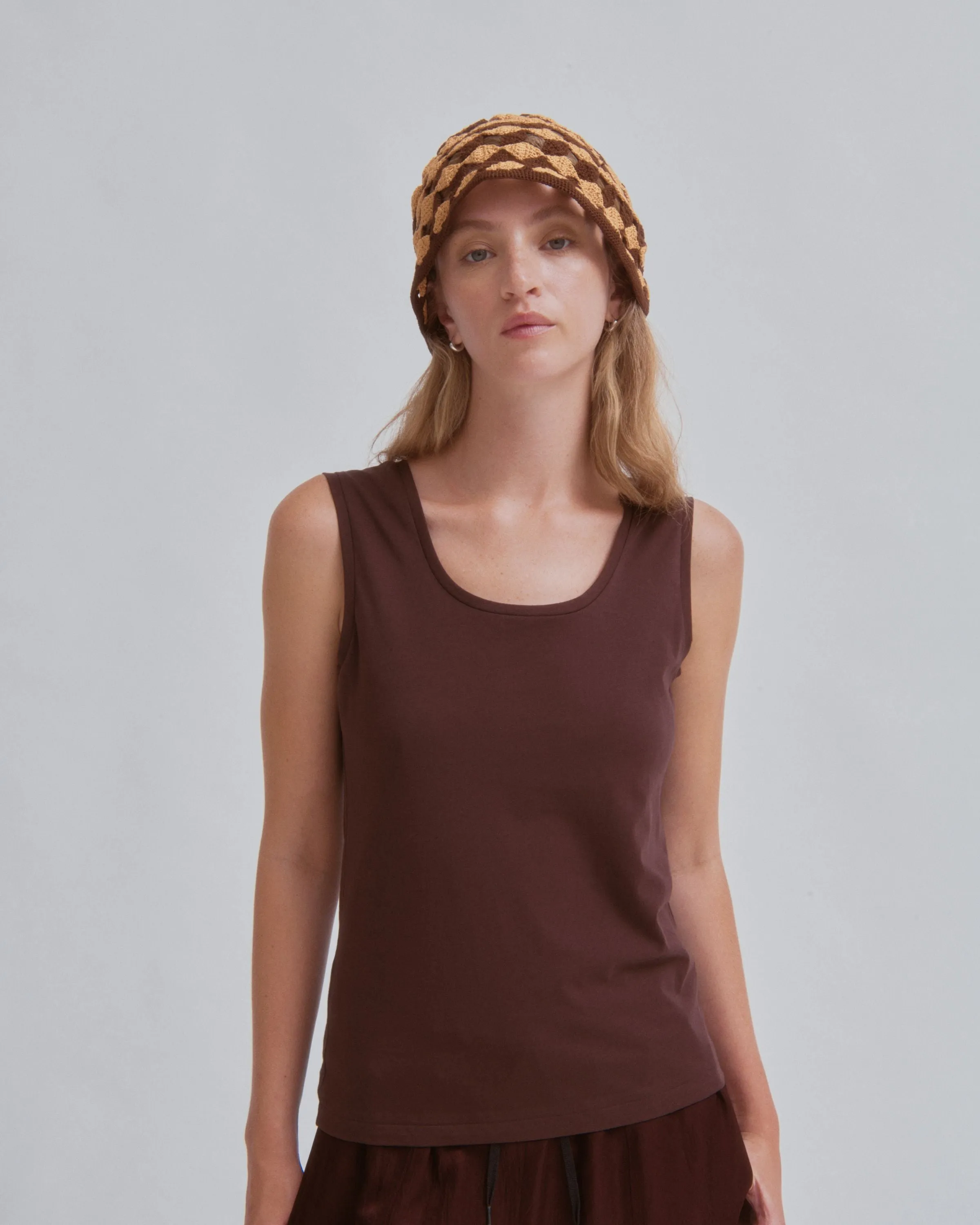 U-NECK JERSEY TANK IN BROWN