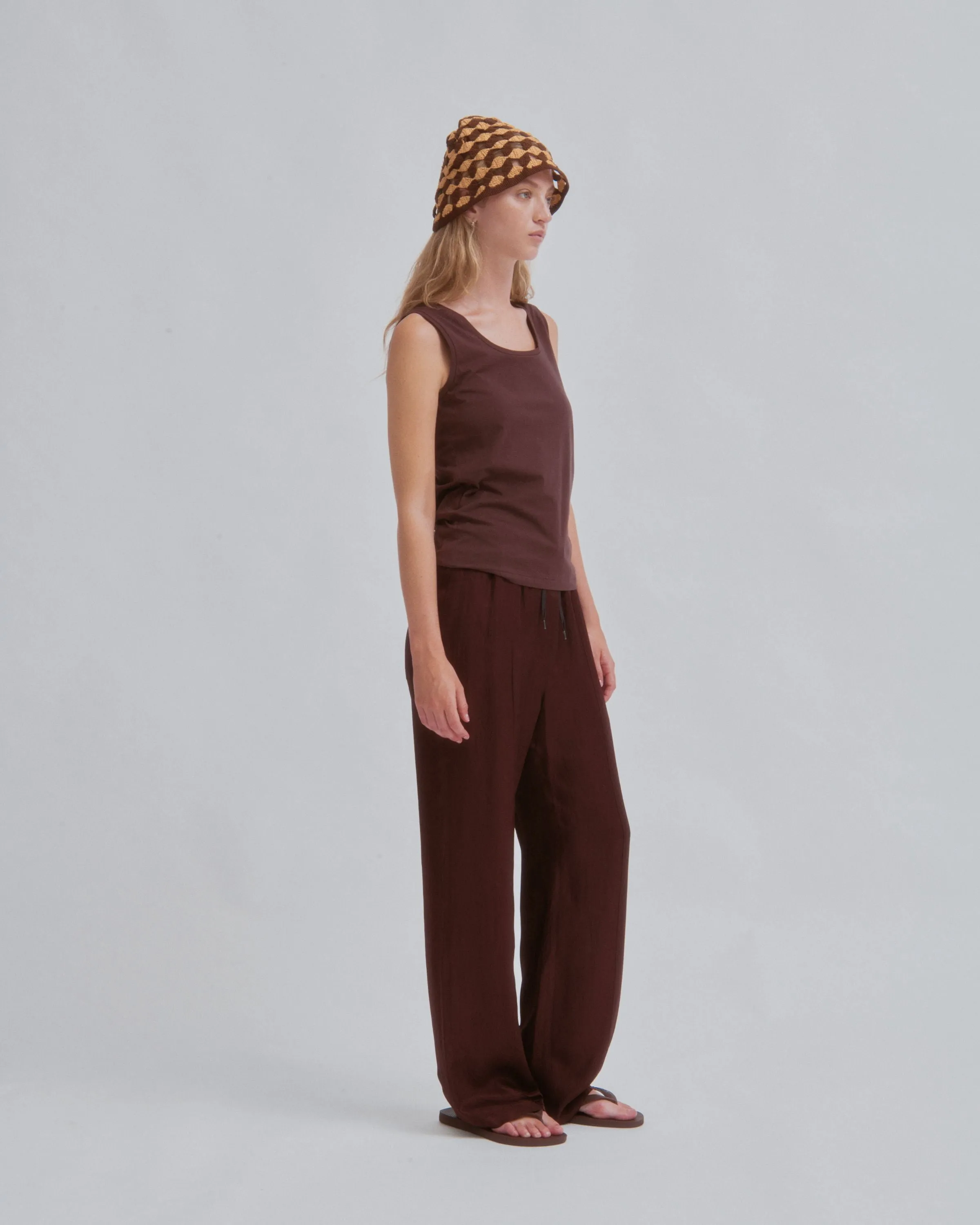 U-NECK JERSEY TANK IN BROWN